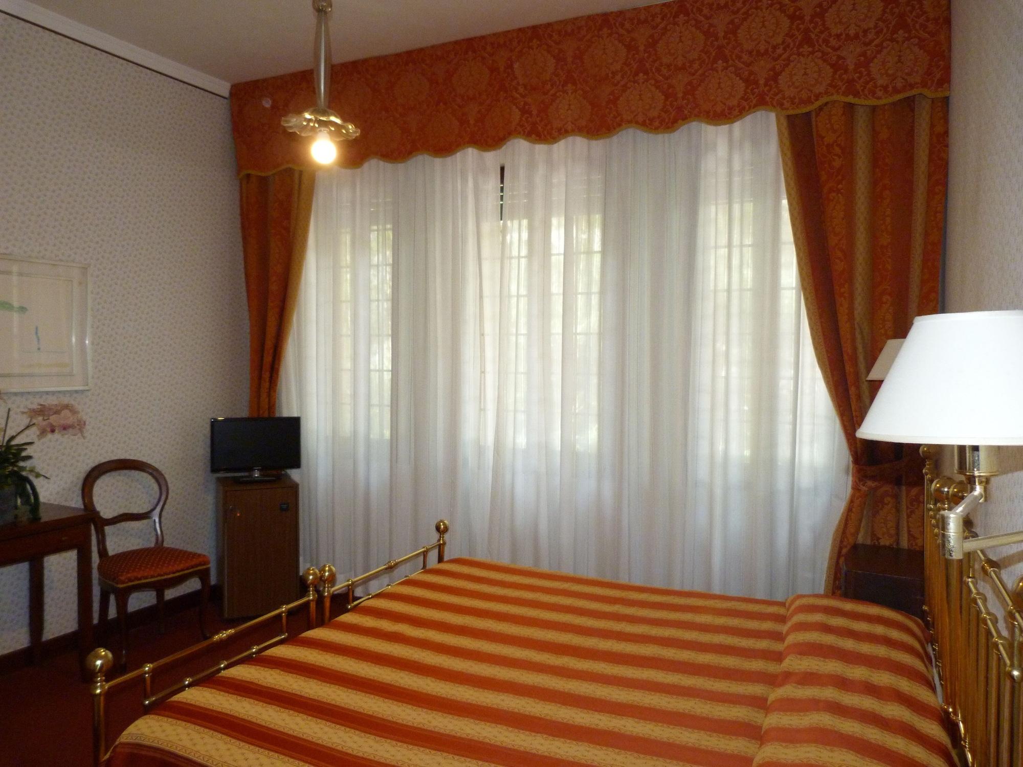 Hotel La Meridiana Venetië-Lido Buitenkant foto