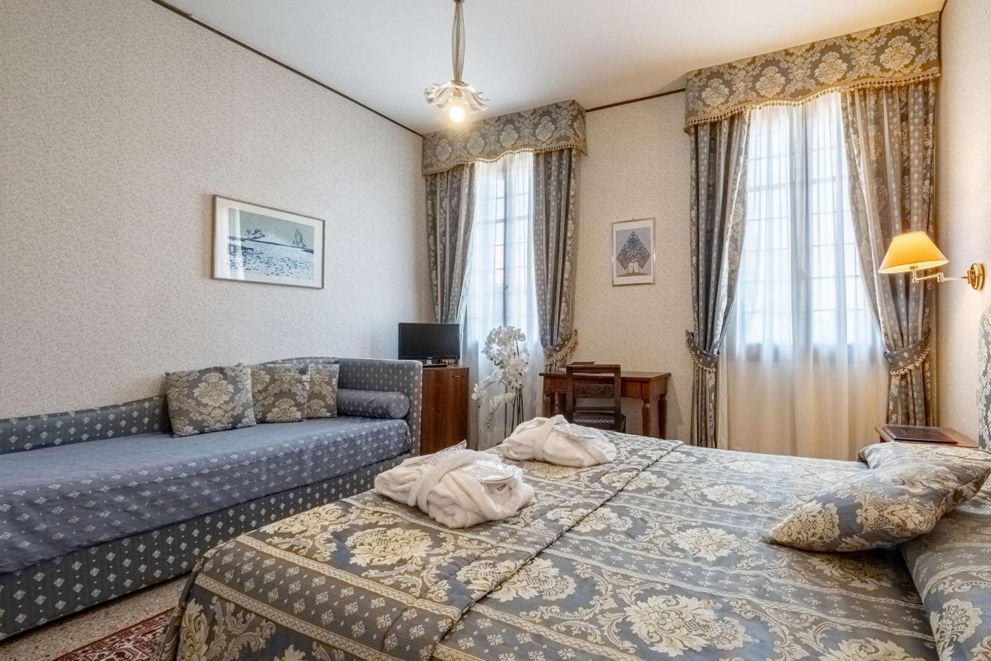 Hotel La Meridiana Venetië-Lido Buitenkant foto