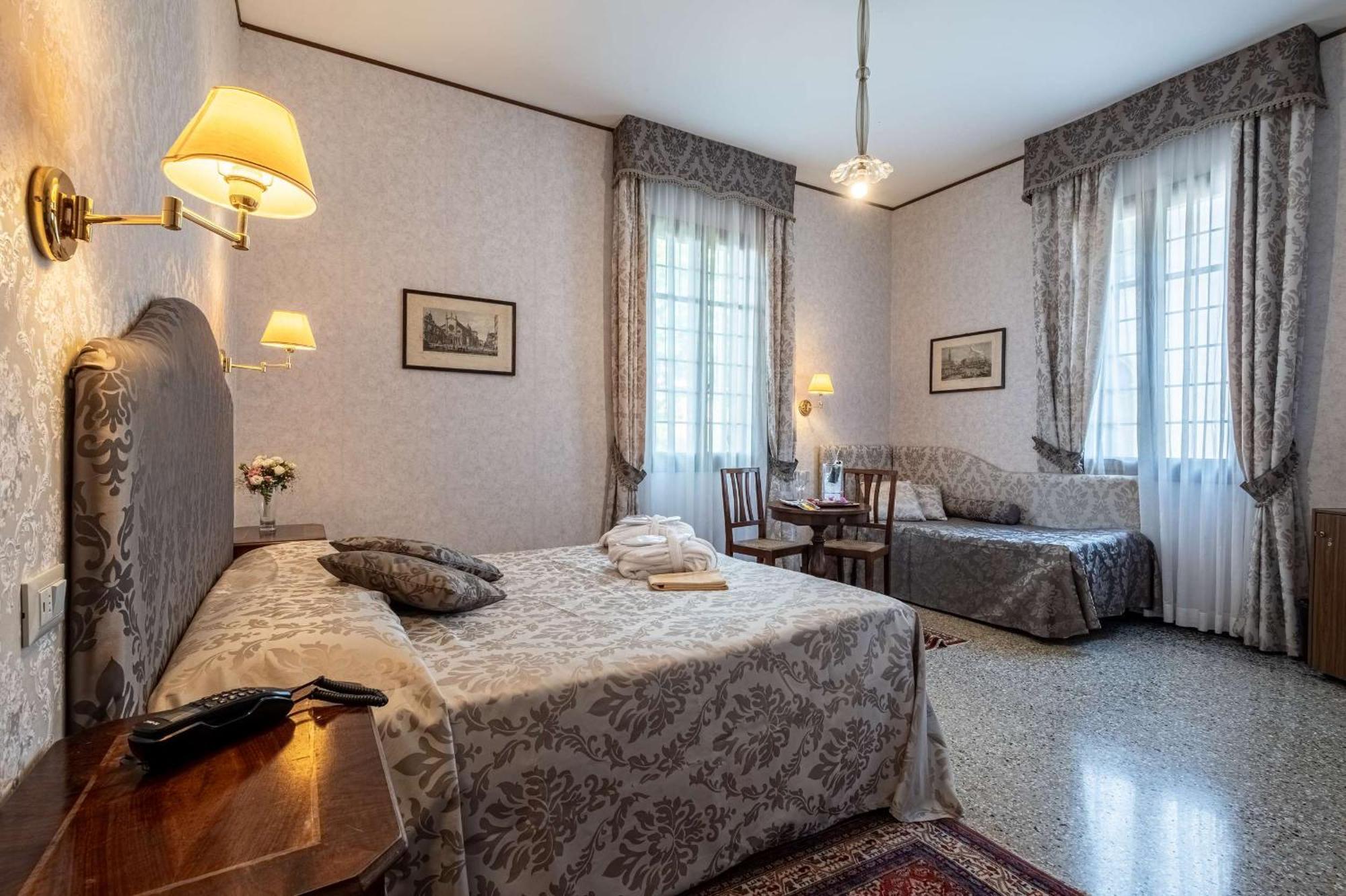 Hotel La Meridiana Venetië-Lido Buitenkant foto