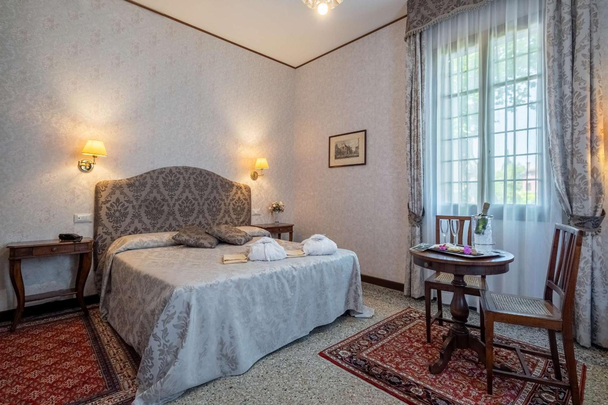 Hotel La Meridiana Venetië-Lido Buitenkant foto