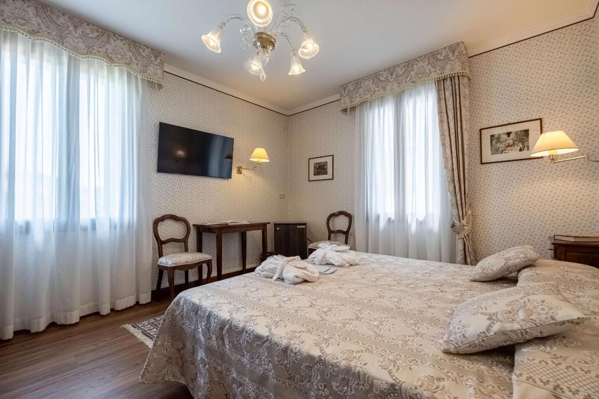 Hotel La Meridiana Venetië-Lido Buitenkant foto