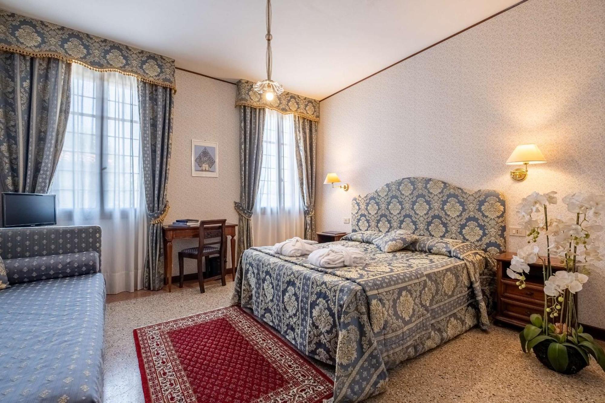 Hotel La Meridiana Venetië-Lido Buitenkant foto
