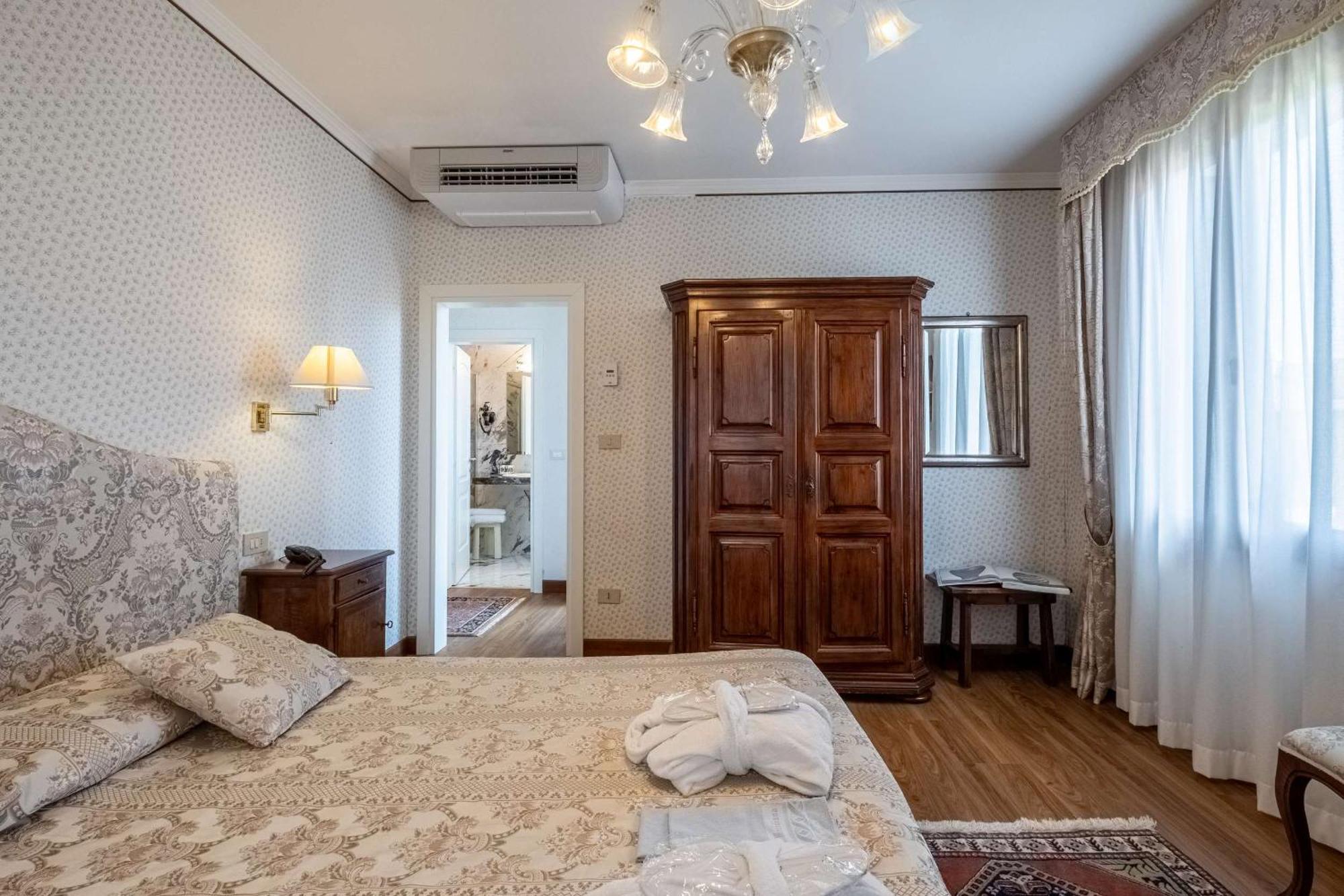 Hotel La Meridiana Venetië-Lido Buitenkant foto