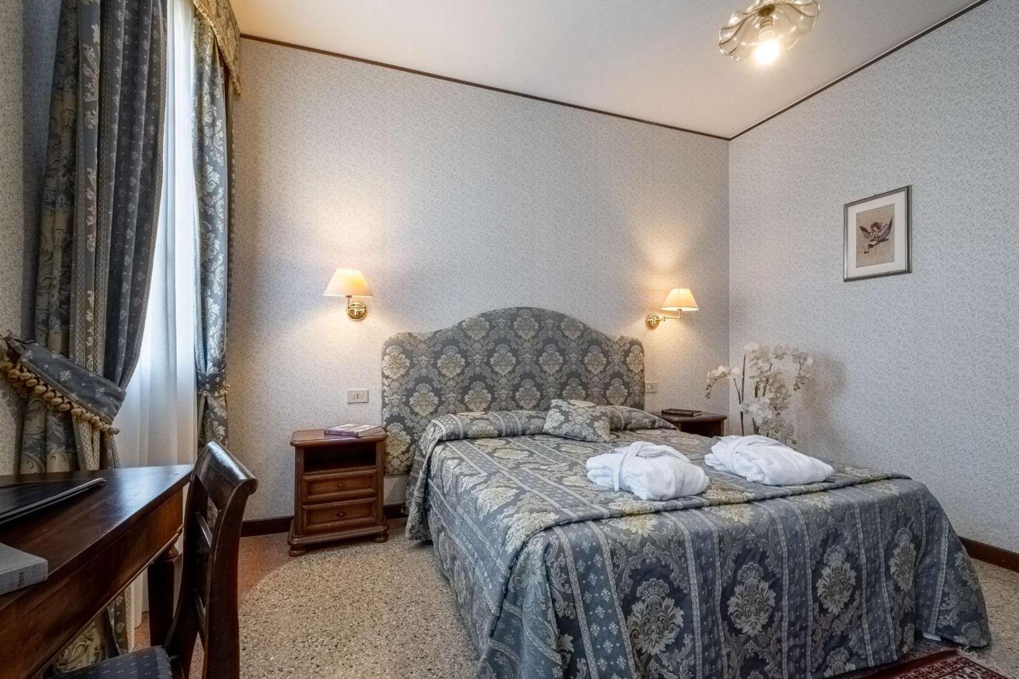 Hotel La Meridiana Venetië-Lido Buitenkant foto