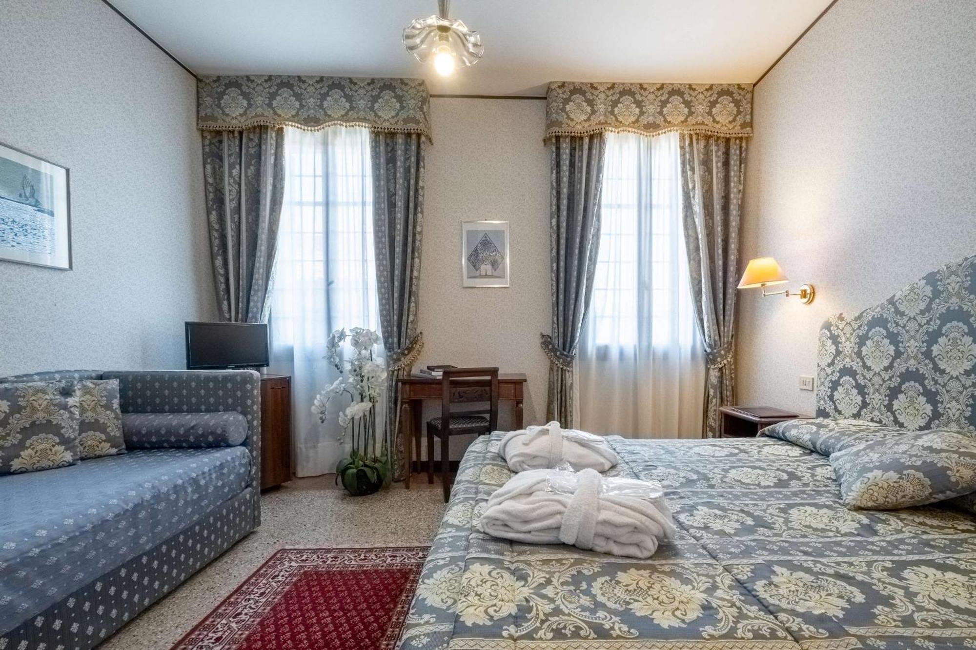 Hotel La Meridiana Venetië-Lido Buitenkant foto