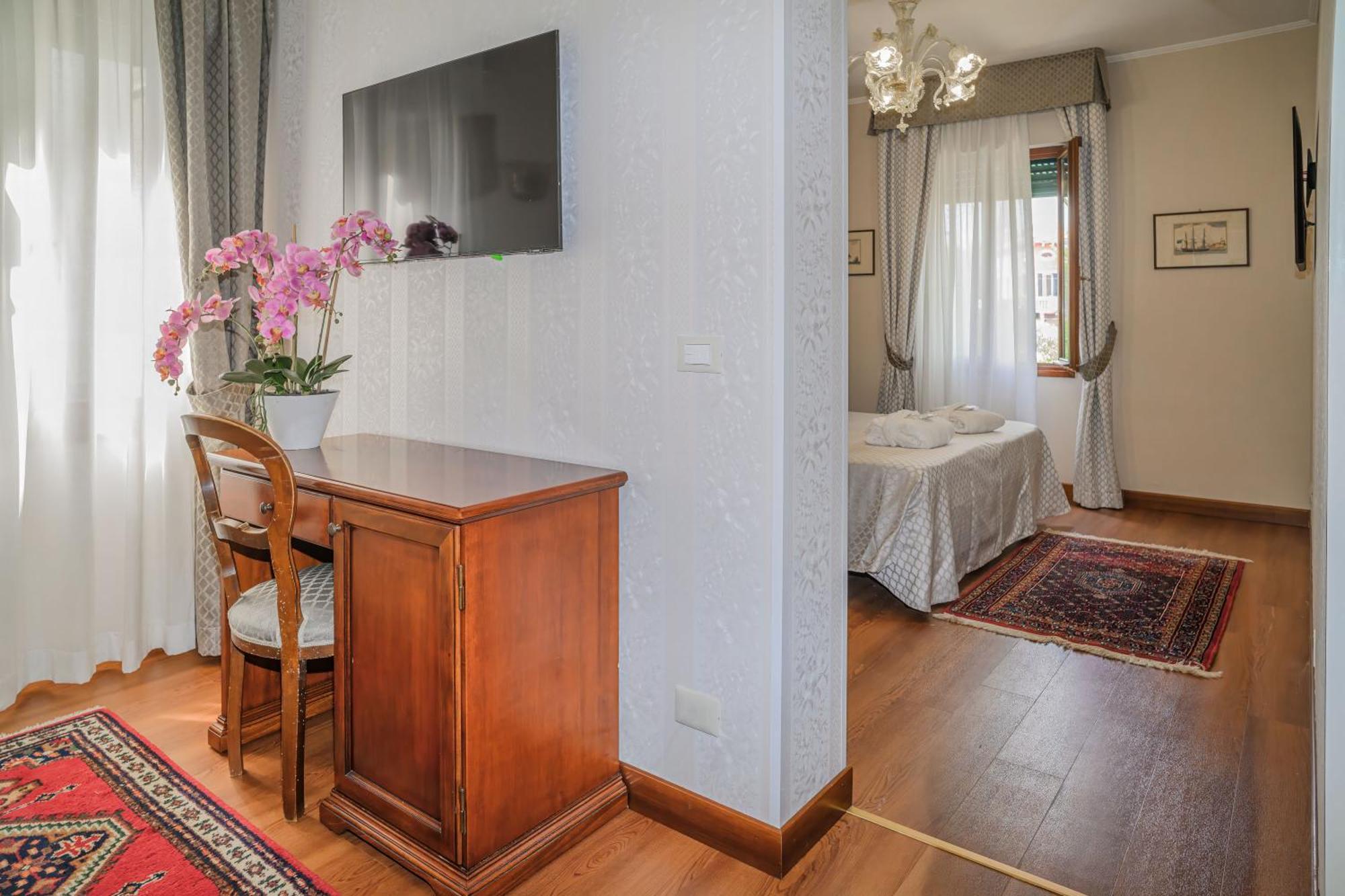 Hotel La Meridiana Venetië-Lido Buitenkant foto