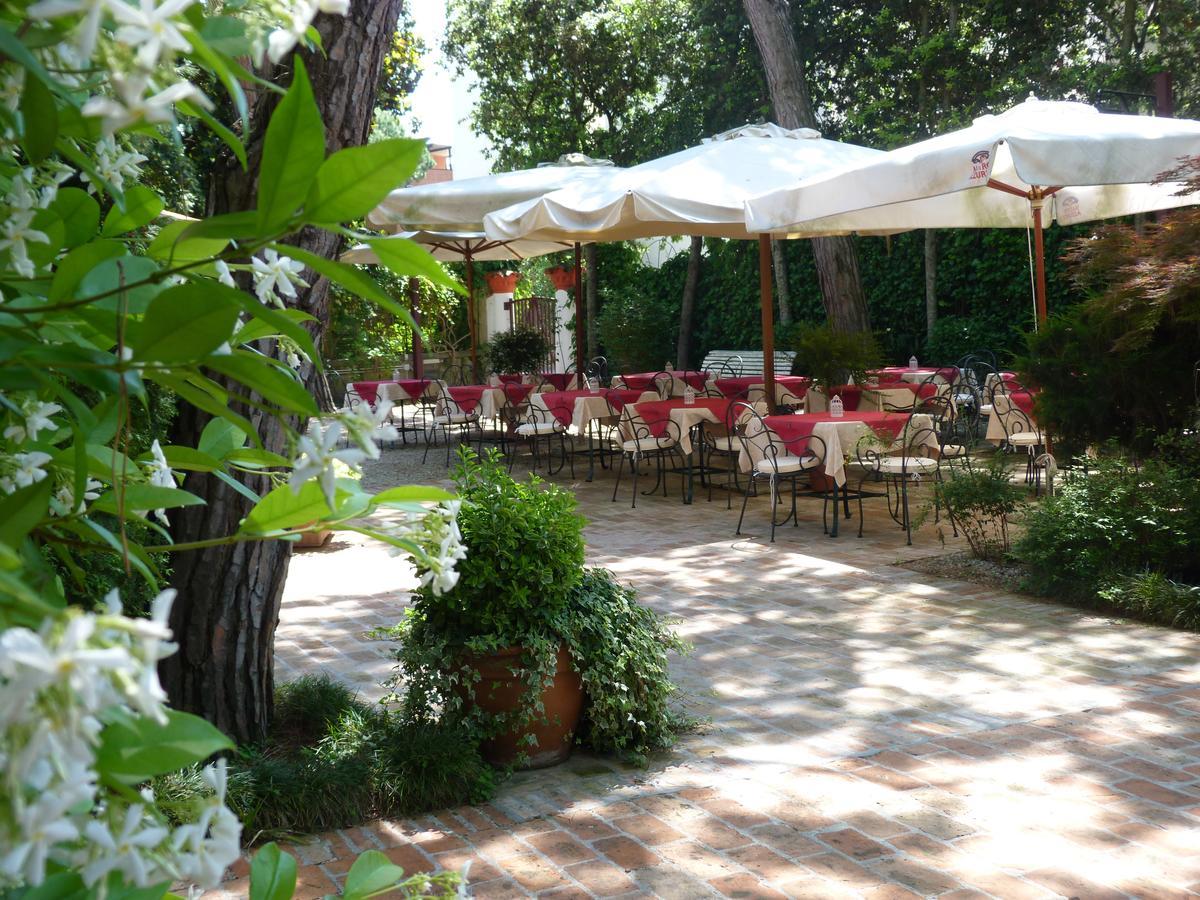 Hotel La Meridiana Venetië-Lido Buitenkant foto