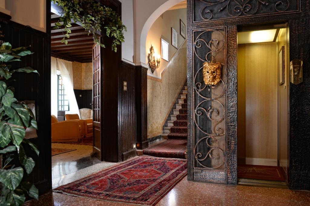 Hotel La Meridiana Venetië-Lido Buitenkant foto