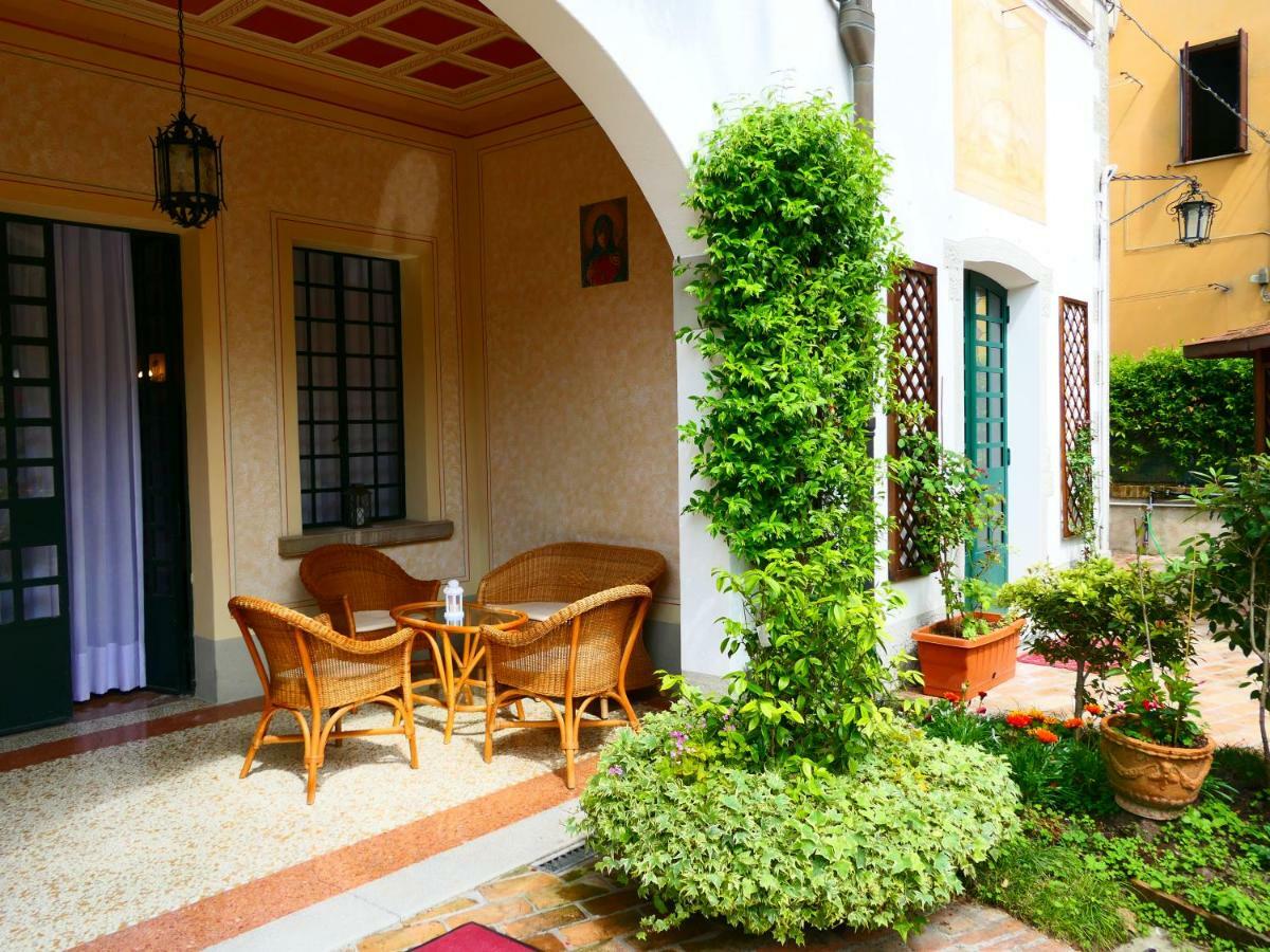 Hotel La Meridiana Venetië-Lido Buitenkant foto