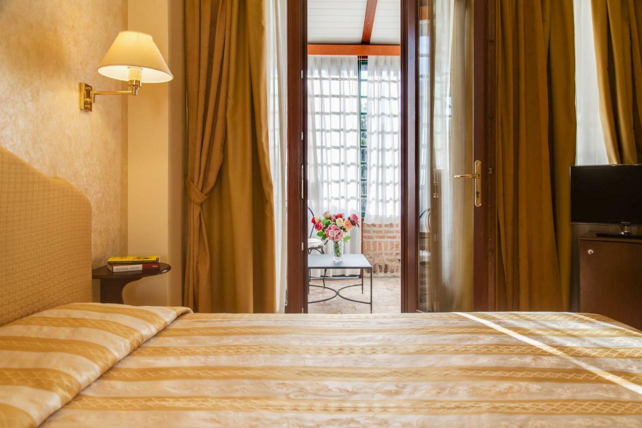 Hotel La Meridiana Venetië-Lido Buitenkant foto