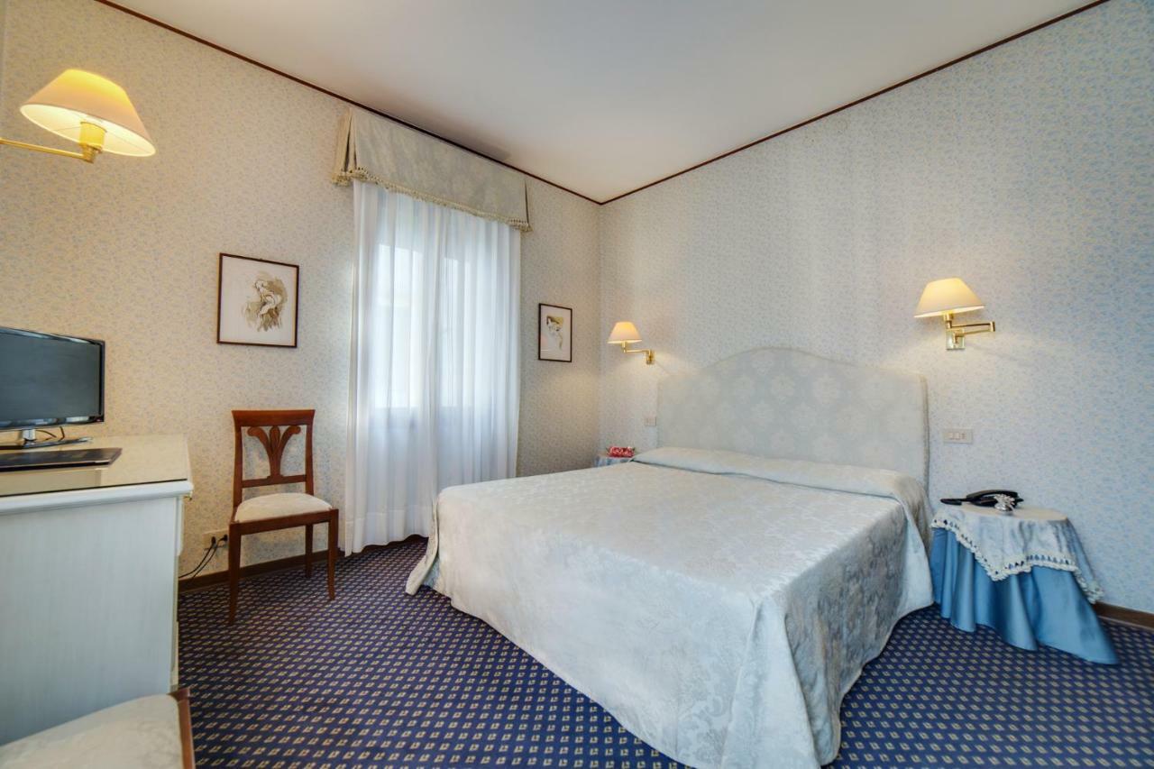 Hotel La Meridiana Venetië-Lido Buitenkant foto