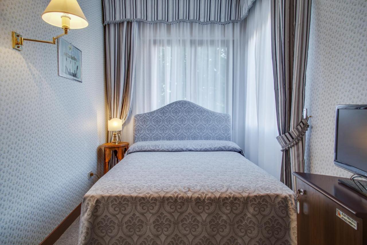Hotel La Meridiana Venetië-Lido Buitenkant foto